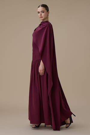 فستان برغندي طويل مع كاب جانبي