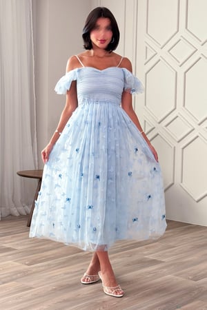 فستان ميدي تول بطبعة فراشات لون أزرق فاتح