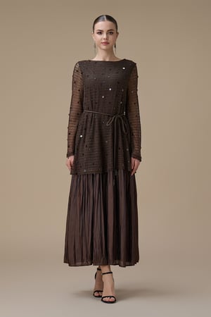 فستان طويل بني بطبقتين مع حزام أنيق
