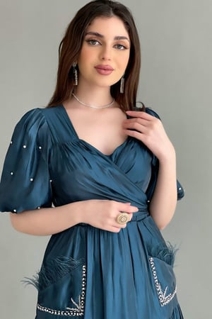 فستان ميدي ساتان لامع مطرز لون تركواز