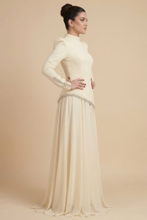 فستان طويل سهرة أصفر فاتح بياقة عالية