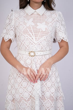 فستان ميدي أنيق بطبقات لون أبيض