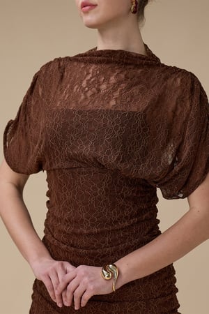 فستان بني ماكسي دانتيل بأكمام قصيرة