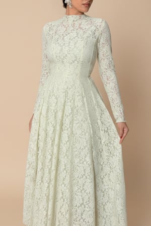 فستان دانتيل أخضر فاتح طويل