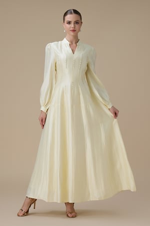 فستان سكري طويل بتطريز ناعم