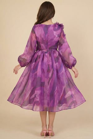 فستان اورجنزا مزين بأبلكية ورد لون بنفسجي