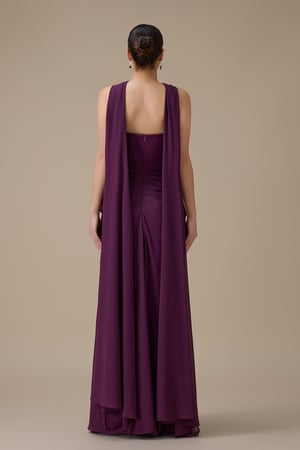 فستان بنفسجي طويل مع شال بتصميم درابيه