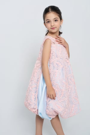 فستان الدانتيل المشمشي