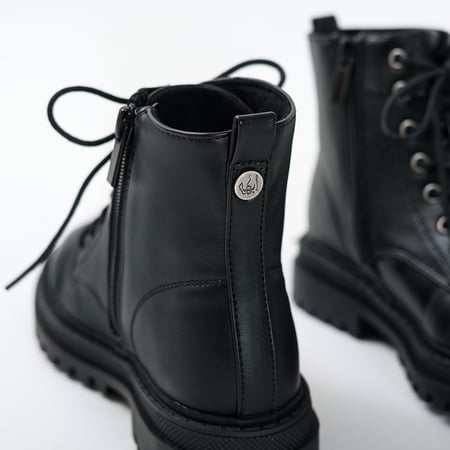 حذاء جلد أسود