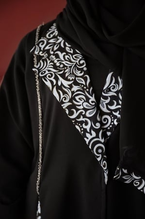 عباية ابيض و اسود