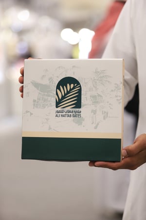 علبه تمر محشي لوز