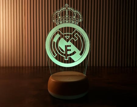 مصباح ثلاثي الأبعاد LED بتصميم مميز مستوحى من شعار نادي ريال مدريد