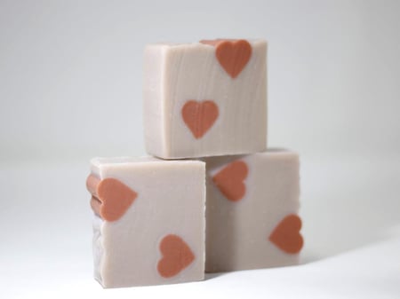 صابون طبيعي للبشرة الحساسة