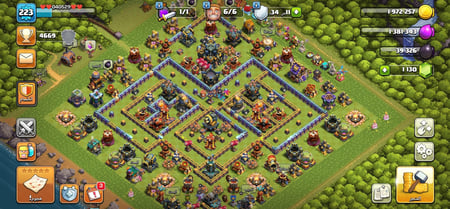 حساب كلاش اوف كلانس – تاون هول 17 مع سكنات مميزة