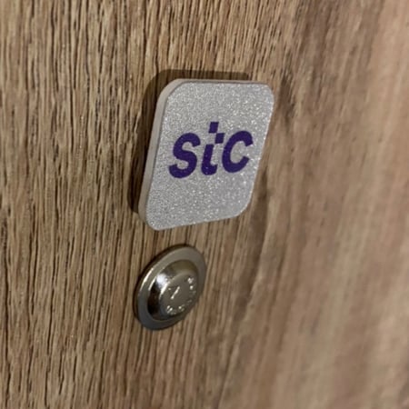 بروش اكرليك مربع مغناطيس 2،5 سم في 2،5 سم