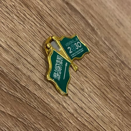 بروش علم السعودية ورؤية 2030 معدن مغناطيس ( عرض 3.8سم ارتفاع 2.2سم )