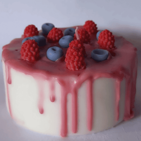 شمعة عطرية على شكل كيكة