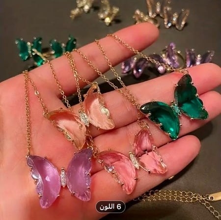 قلادة الفراشة الكريستالية