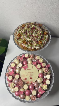 بكج صينية شوكلاتة و صينية تمر محشي