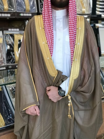 بشت رجالي ملكي رسمي لون زيتي غامق دقة ملكيه قماش صوف 80٪ قصب حر صناعة سعودية