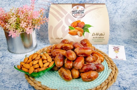 خلاص فاخر باللوز Almonds stuffed dates
