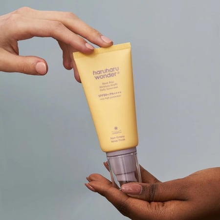 واقي شمس ايري فيت مرطب بالأرز الأسود ++++SPF50+ PA من هاروهارو - 50مل
