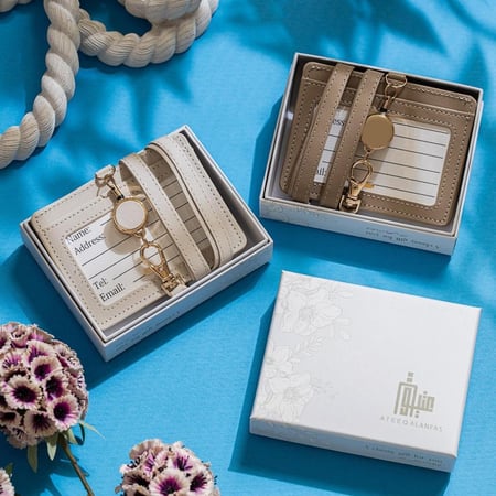 توزيعات 10 حبات من تعليقة بطاقة