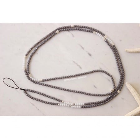 تعليقة جوال بخرز رمادي وابيض