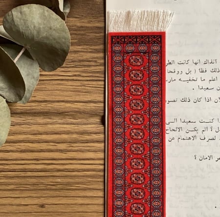 فاصل كتاب بشكل سجاد