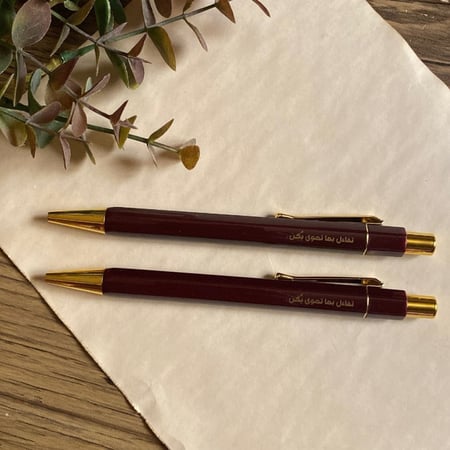 قلم بعبارة "تفاءل بما تهوى يكن"