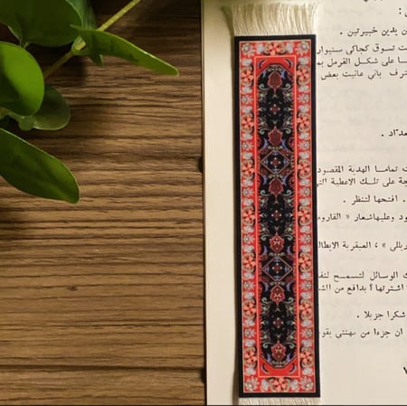 فاصل كتاب بشكل سجاد