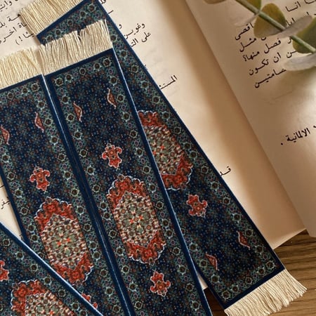 فاصل كتاب بشكل سجاد