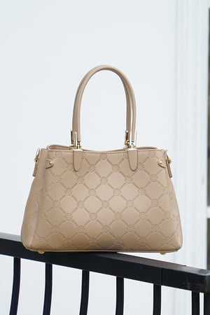 شنطة جلد نسائية اختيارك الأمثل KHAKI VE043