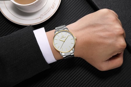 ساعة رجالية ماركة جوفاني اكسينشج JX089 فضي ايطار ذهبي