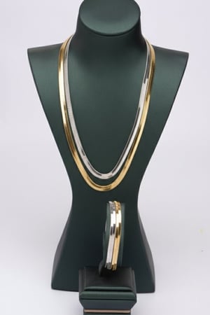 طقم إكسسوار نسائي ناعم  (سلسال+اسواره)