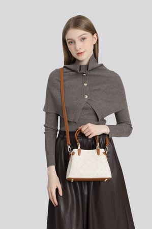 شنطة جلد نسائية اختيارك الأمثل OFF WHITE  VE043