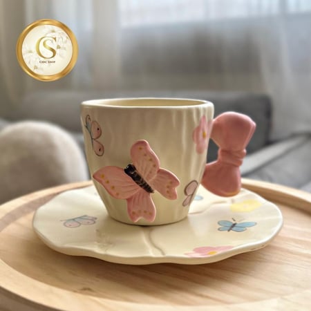 كوب الفراشات