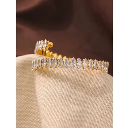 سوار ذهبي مع زركون لامع مميز