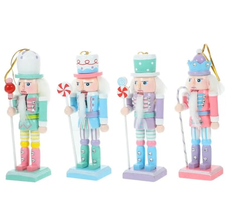 تعليقة كسار البندق الملون