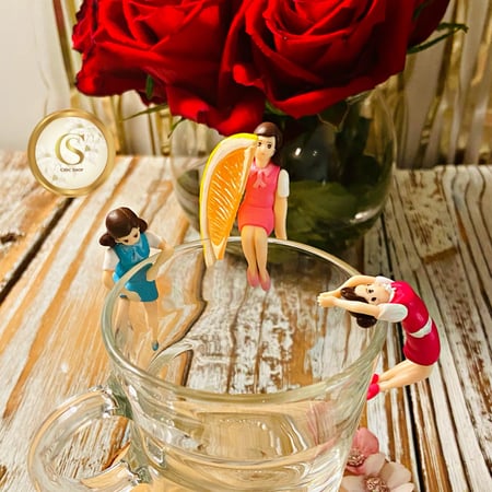 فتيات تزيين الاكواب