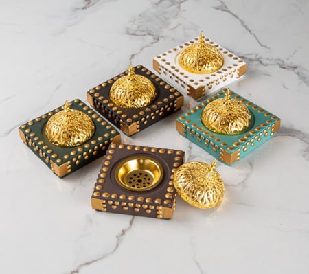 مبخر انيق بغطاء ذهبي