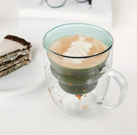 كوب زجاج الشجرة