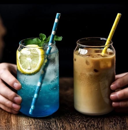 كوب زجاج للمشروبات الباردة