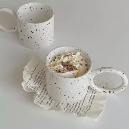 كوب سيراميك ابيض بمسكه دائري (300مل)