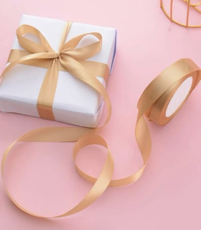 شريط ذهبي لتغليف الهدايا