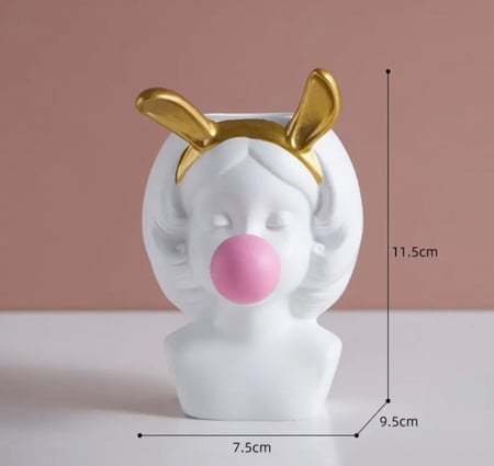 فازة الفتاة بحجم صغير