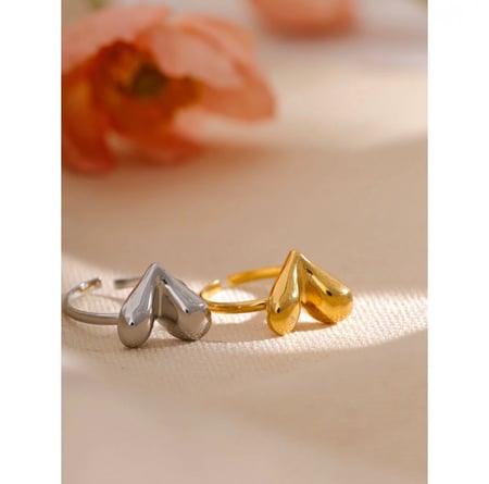 خاتم القلب الذهبي