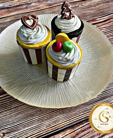 صحن تقديم باللون الذهبي