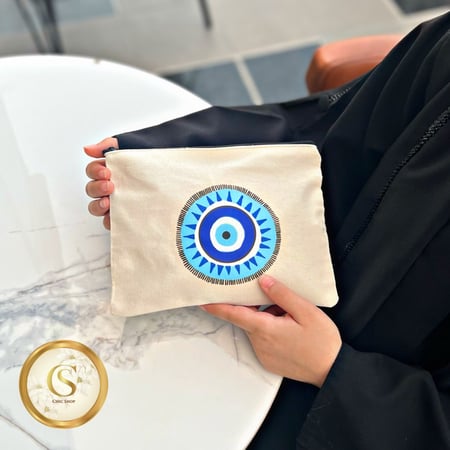 حقيبة يد بشكل العين