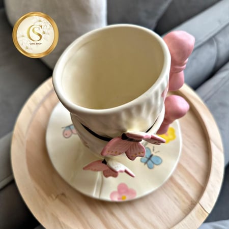 كوب الفراشات